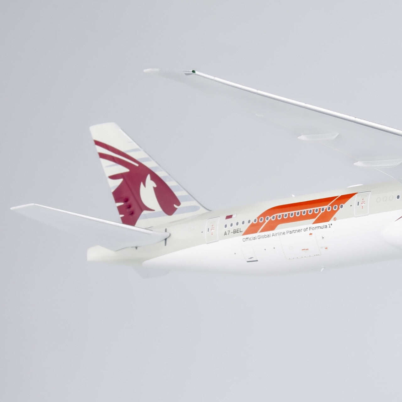 1:400 NG Models Qatar Airways Passenger Plane B777-300ER Diecast Aircraft Model