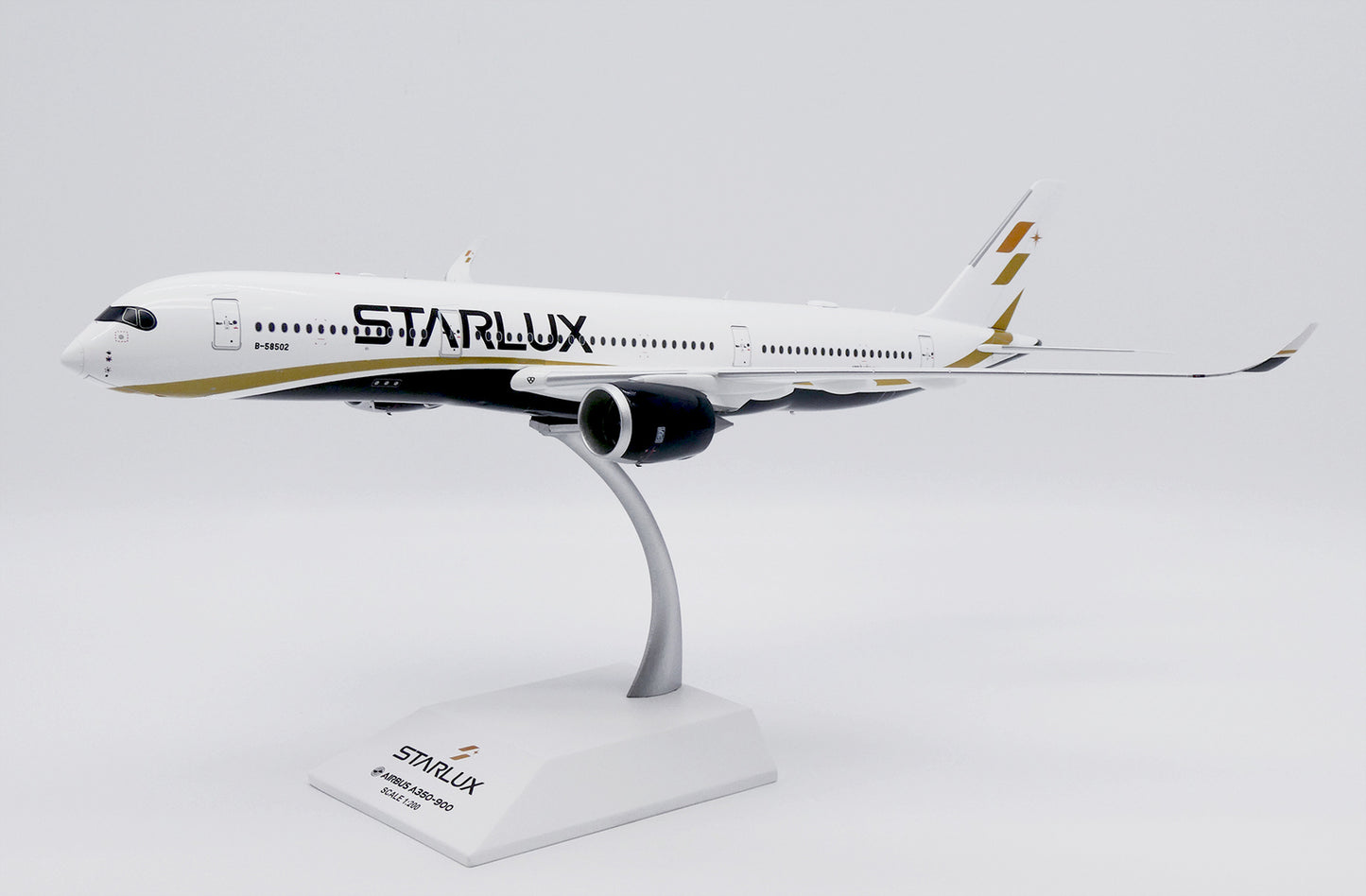 1:200 Wings Starlux Airlines Airbus A350-900XWB Airplane Diecast Aircraft Model