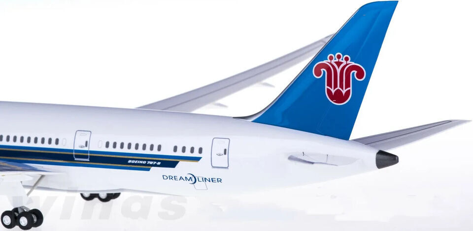 1:200 28CM Hogan CHINA SOUTHERN BOEING 787-8 Passenger Plane ABS Plastic Model