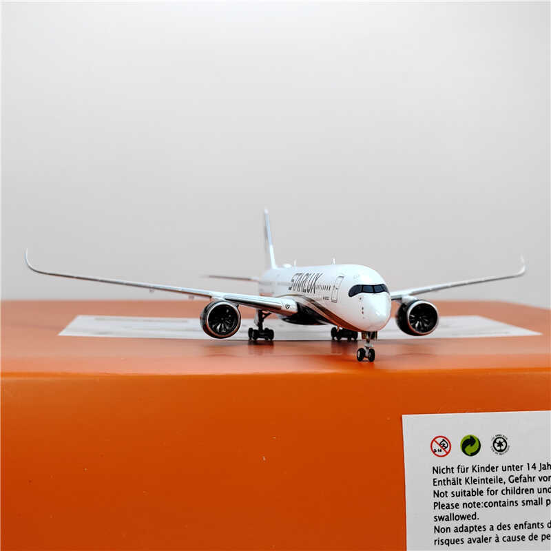 1:400 JC Wings STARLUX AIRBUS A350-900 Passenger Airplane Diecast Model