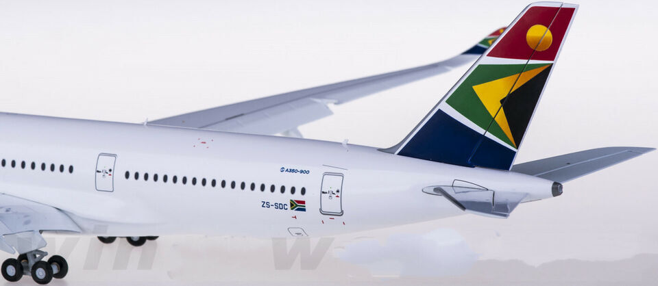 1:200 33CM JC Wings SOUTH AFRICAN AIRBUS A350-900 Plane Flap Down Diecast Model