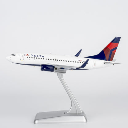 1:200 NGmodels Delta Air Lines B737-700 Passenger Airplane Diecast Plane Model