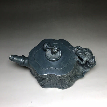 Chinese Yixing Zisha Clay Handmade Exquisite Teapot （金蟾壶 底款：燕萍）