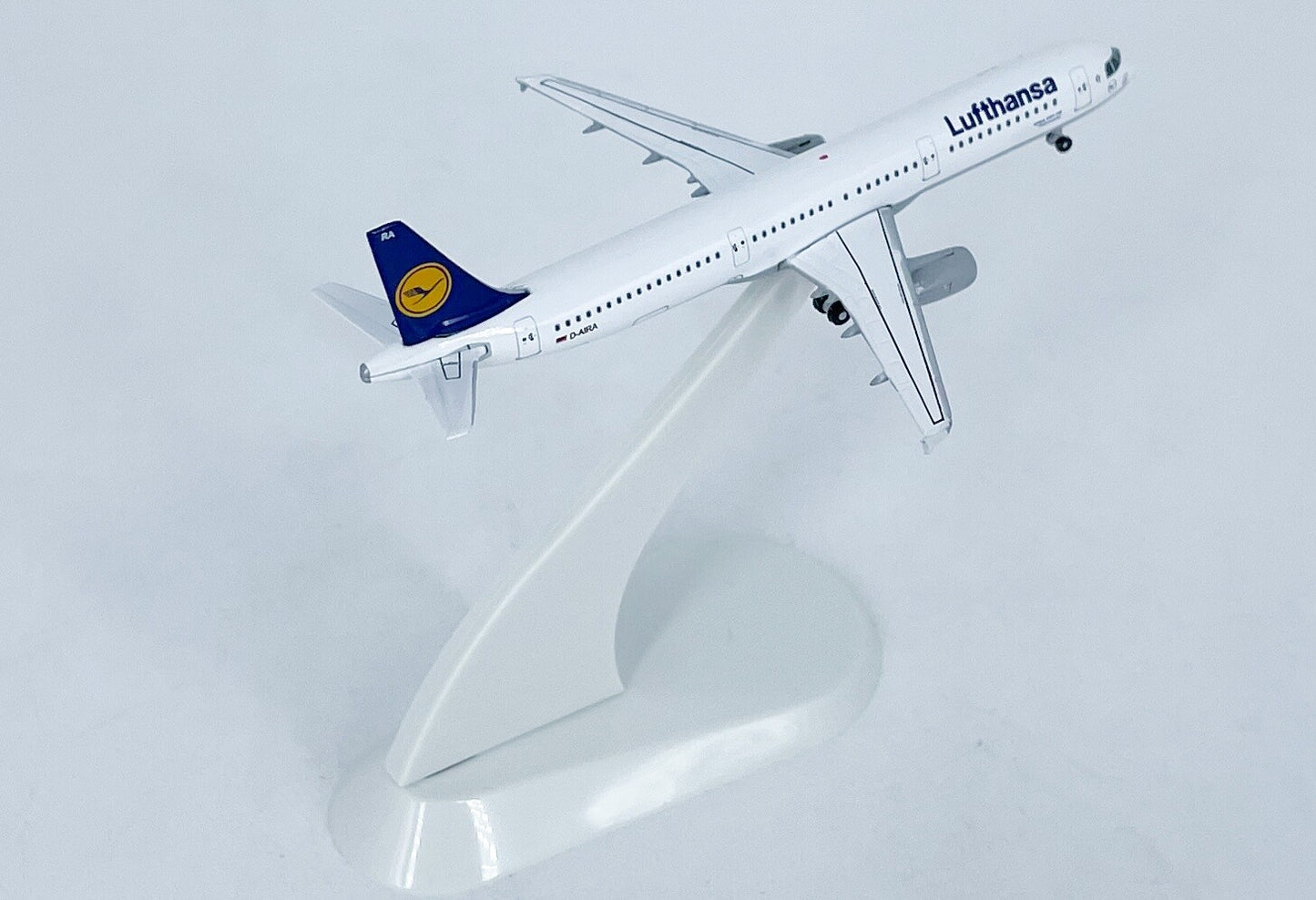 1:500 StarJets Lufthansa AIRBUS A321 Passenger Airplane Diecast Aircraft Model