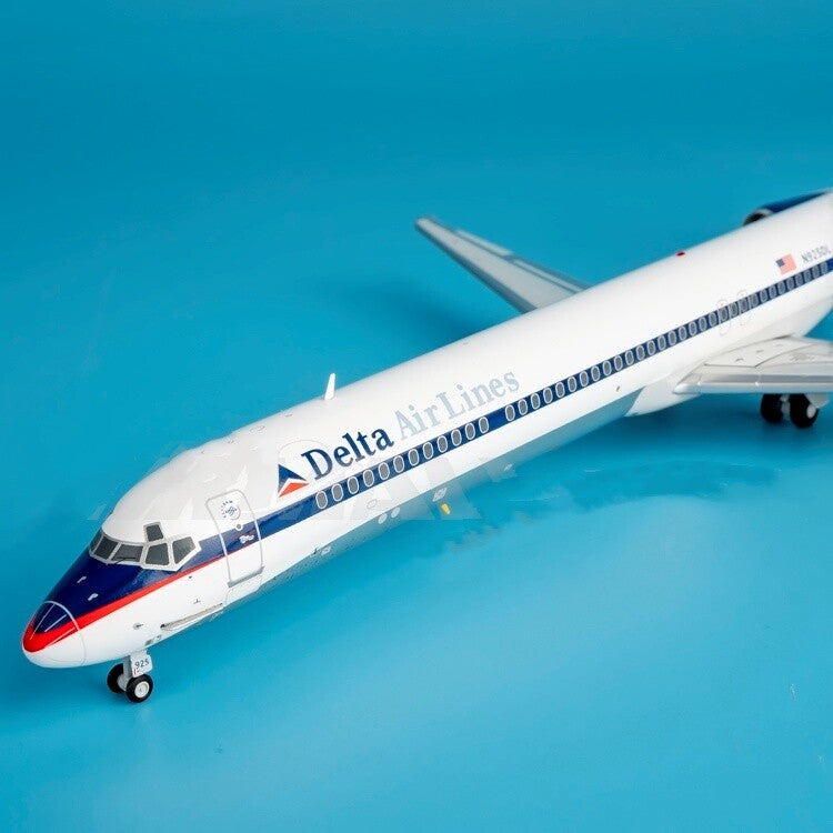 1:200 Geminijets Delta Air Lines McDonnell Douglas MD-88 Airplane Diecast Model