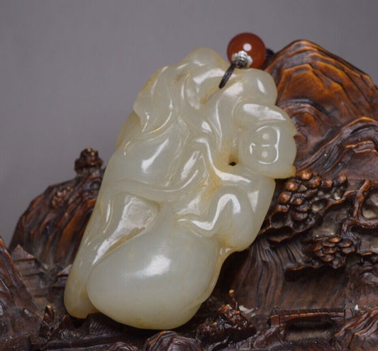 Chinese Natural Hetian Jade Carved Exquisite Statue Unique Pendant Jewelry Rare