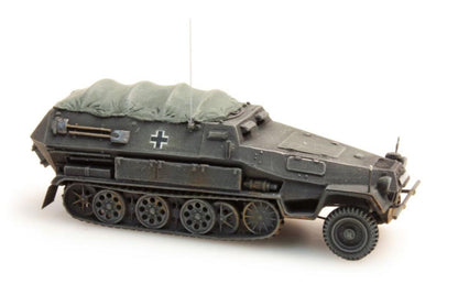 ARTITEC WWII GERMAN Sd.Kfz. 251/8B with tarpaulin gray 1/87 FINISHED MODEL TANK
