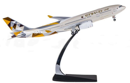 1:200 30CM Eagle ETIHAD AIRWAY AIRBUS A330-200 Passenger Airplane Diecast Model