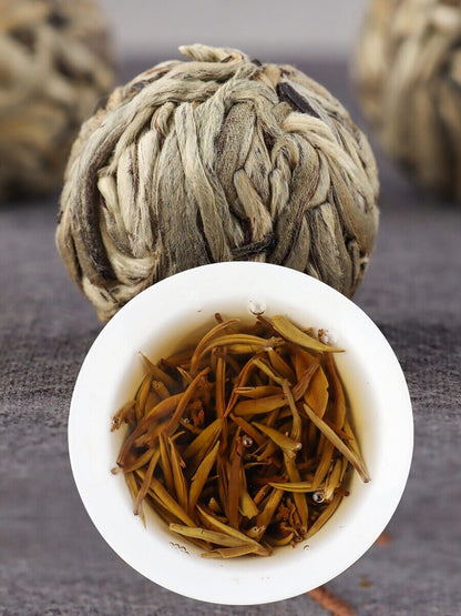 China Yunnan Yue Guang Bai White Buds Raw Tree Pu erh Tea,Moonlight er ball cake