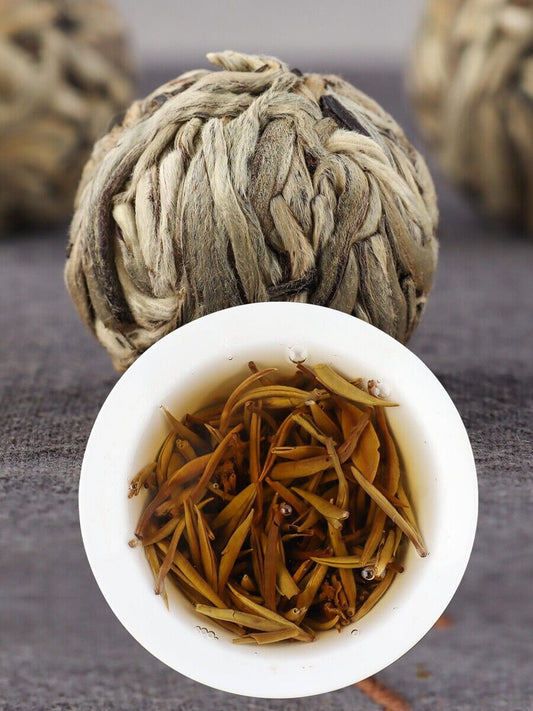China Yunnan Yue Guang Bai White Buds Raw Tree Pu erh Tea,Moonlight er ball cake