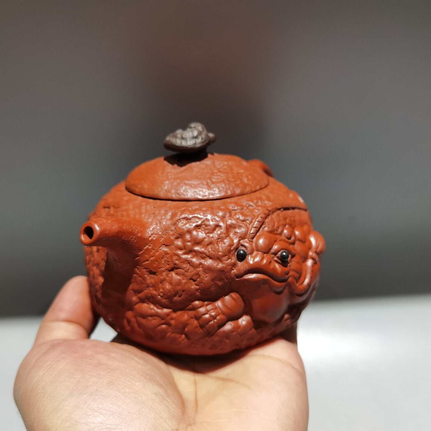 Chinese Yixing Zisha Clay Handmade Exquisite Teapot （招财进宝 底款：徐建明)