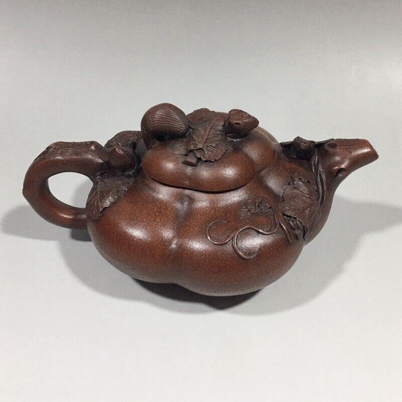 Chinese Yixing Zisha Clay Handmade Exquisite Teapo（松鼠葡萄壶 底款：蒋蓉）