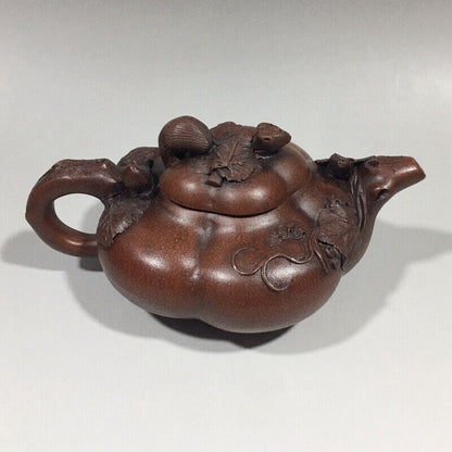 Chinese Yixing Zisha Clay Handmade Exquisite Teapo（松鼠葡萄壶 底款：蒋蓉）