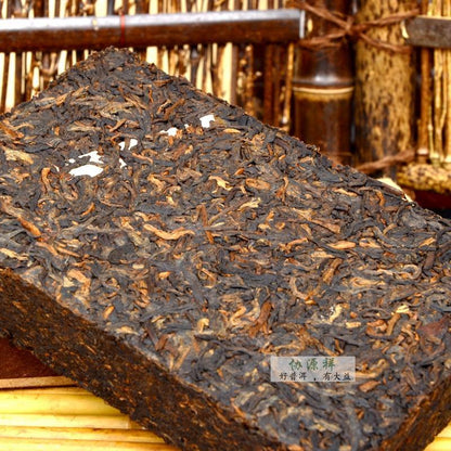 2010 TAETEA Dayi Classic 7562 Menghai Yunnan Pu'er Ripe Puerh Tea Brick 250g 001