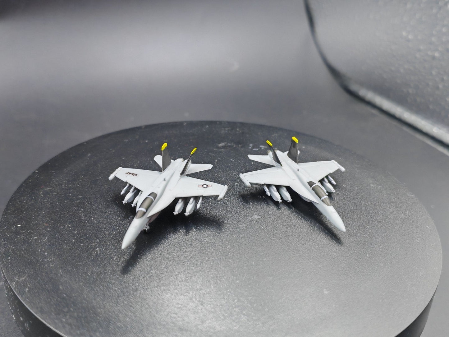 1/400 US Ea-18G Growler Carrier-Based Electronic Warfare Airplane Mode 2/pcs