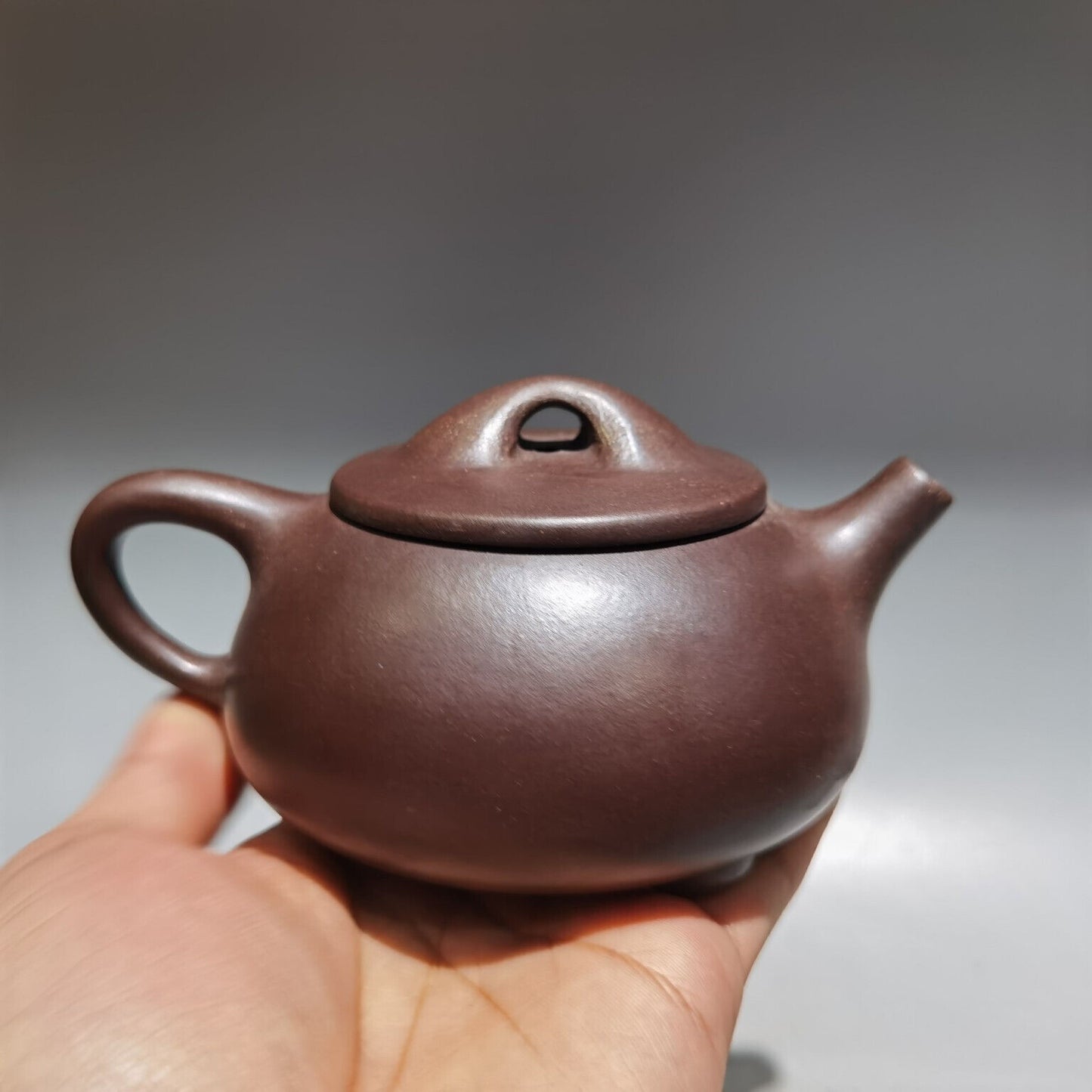 Chinese Yixing Zisha Clay Handmade Exquisite Teapot （石瓢壶 底款：顾景舟 )