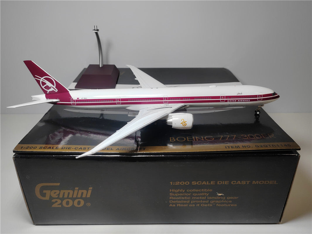 1:200 36CM Geminijets QATAR B777-300ER Passenger Airplane Diecast Aircraft Model