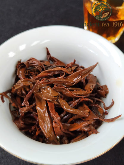 357g Yunnan Dianhong Tea Menghai Ancient Tree Black Tea Cake