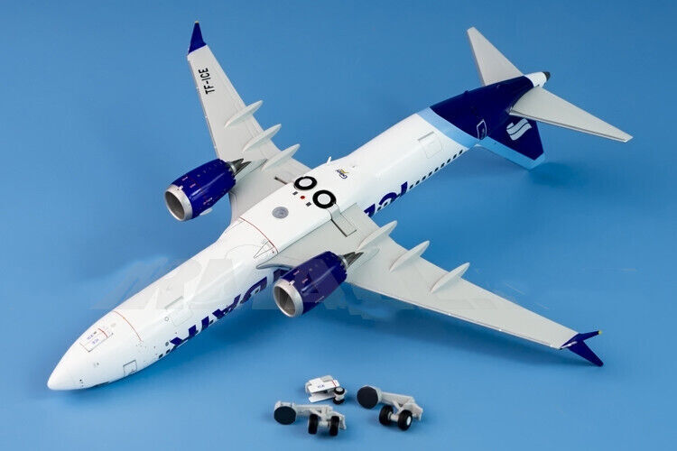 1:200 GeminiJets ICELANDAIR BOEING 737 MAX8 Passenger Airplane Diecast Model
