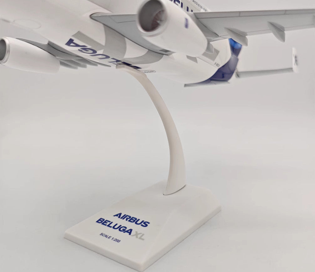 1:200 32CM YRD AIRBUS Beluga XL Airplane Ling Gear ABS Plastic Aircraft Model