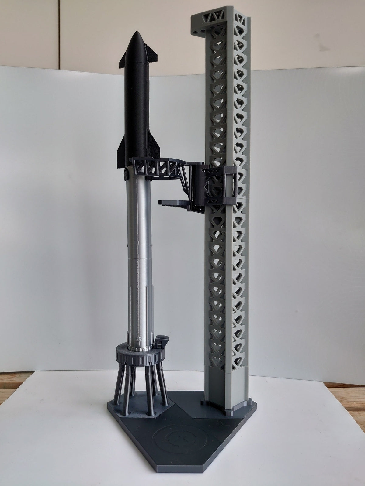 1:400 SpaceX Starship Super Heavy Booster Rocket Model Set with Tower Starbase