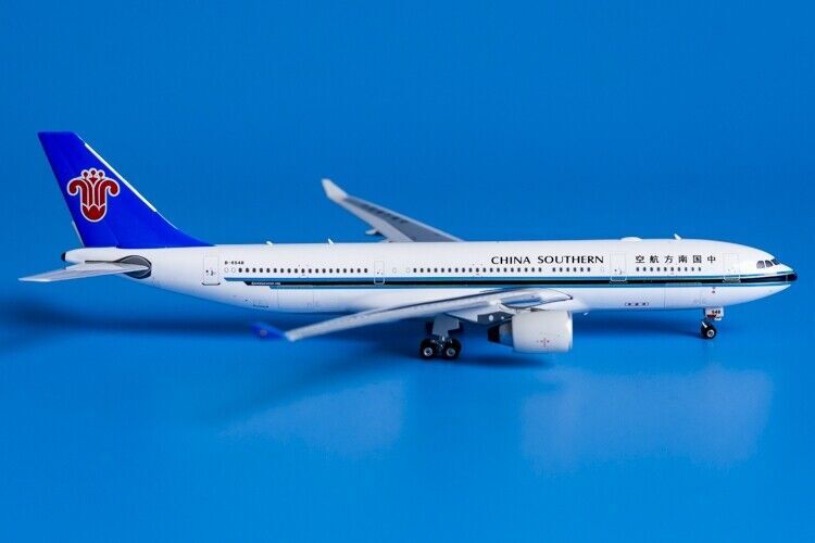 1:400 Phoenix CHINA SOUTHERN AIRBUS A330-200 Passenger Airplane Diecast Model
