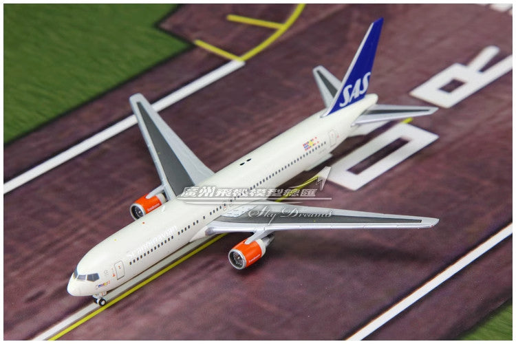 1:400 JC Wings SAS BOEING 767-300ER Passenger Airplane Diecast Aircraft Model