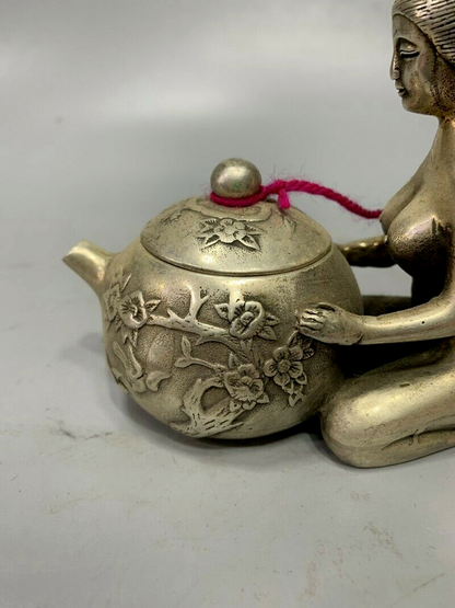 Exquisite Old Chinese tibet silver handmade Beauty Pot flagon teapot 82036