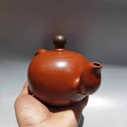 Chinese Yixing Zisha Clay Handmade Exquisite Teapot （松鼠飞把壶 底款：何道洪)