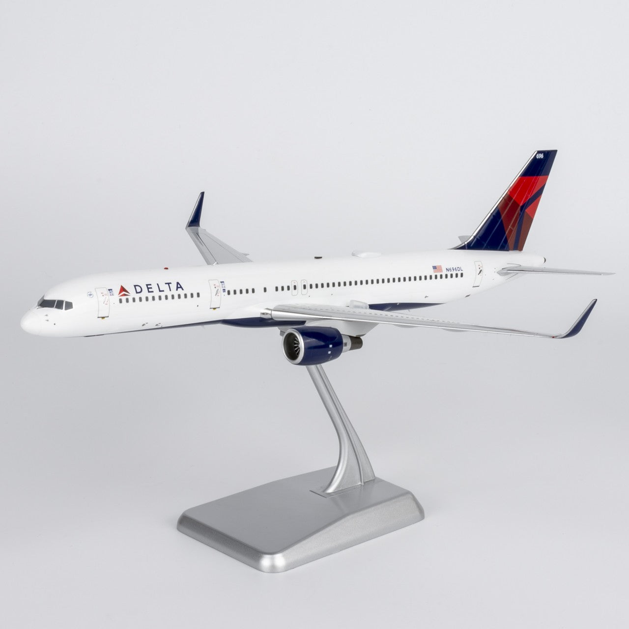1:200 NGmodels Delta Air Lines B757-200 Passenger Airplane Diecast Plane Model