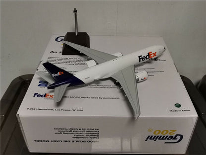 1:200 32CM GeminiJets FedEx BOEING 777-200LRF Airfreighter Diecast Plane Model