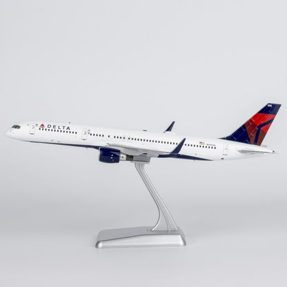 1:200 NGmodels Delta Air Lines B757-200 Passenger Airplane Diecast Plane Model