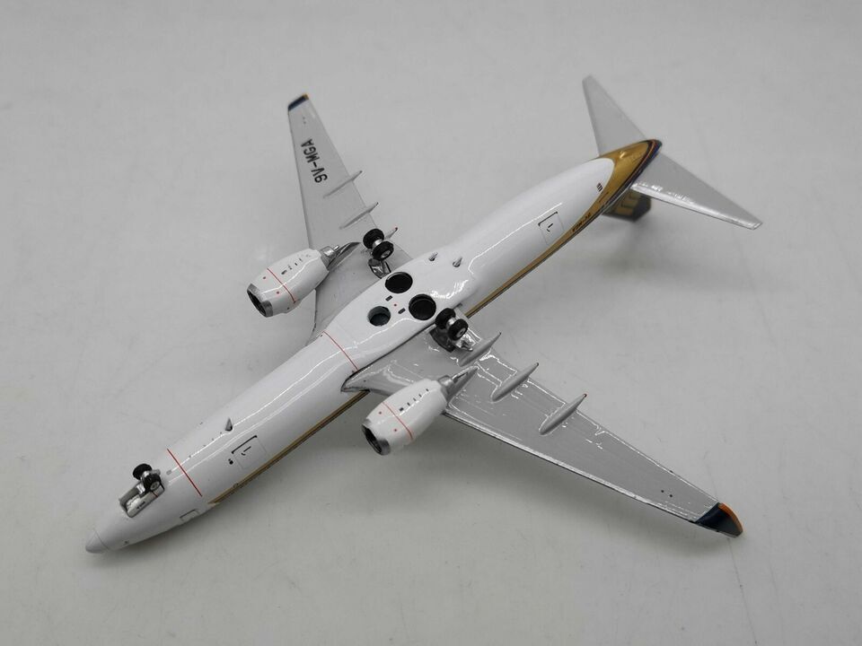 1:400 Phoenix SINGAPORE AIRLINES BOEING 737-800 Passenger Airplane Diecast Model