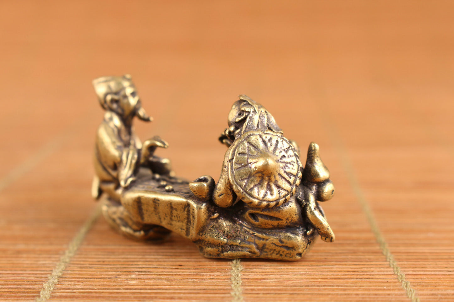 Collection Chinese brass art elder tea statue figure table decoration tea pet