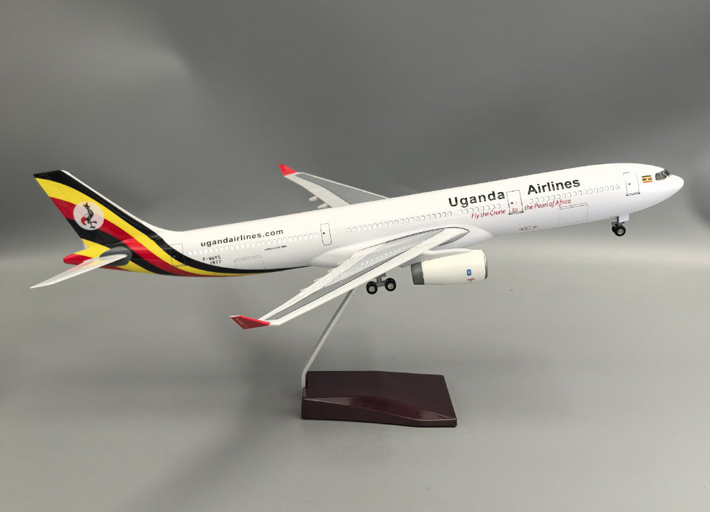 1:135 47CM Uganda Airlines AIRBUS A330 Passenger Plane Landing Gear Resin Model