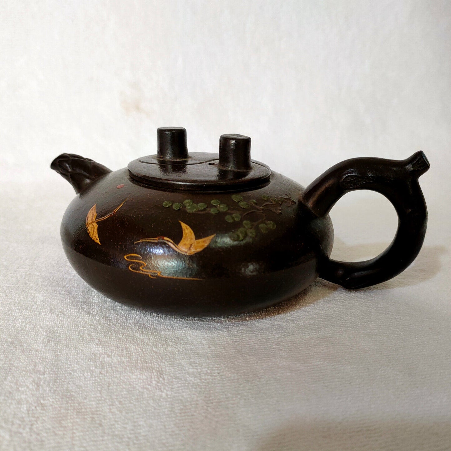 Chinese Yixing Zisha Clay Handmade Exquisite Teapot （松鹤延年 底款：周桂珍）