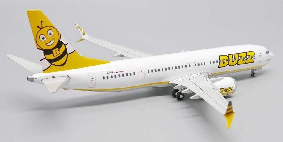 1:200 JC Wings BUZZ BOEING 737 MAX 8 Passenger Airplane Diecast Aircraft Model