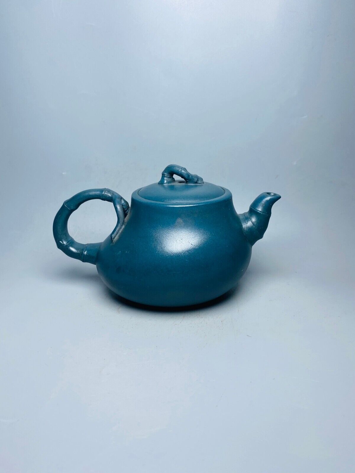 Chinese Yixing Zisha Clay Handmade Exquisite Teapot （竹韵 底款：周桂珍）