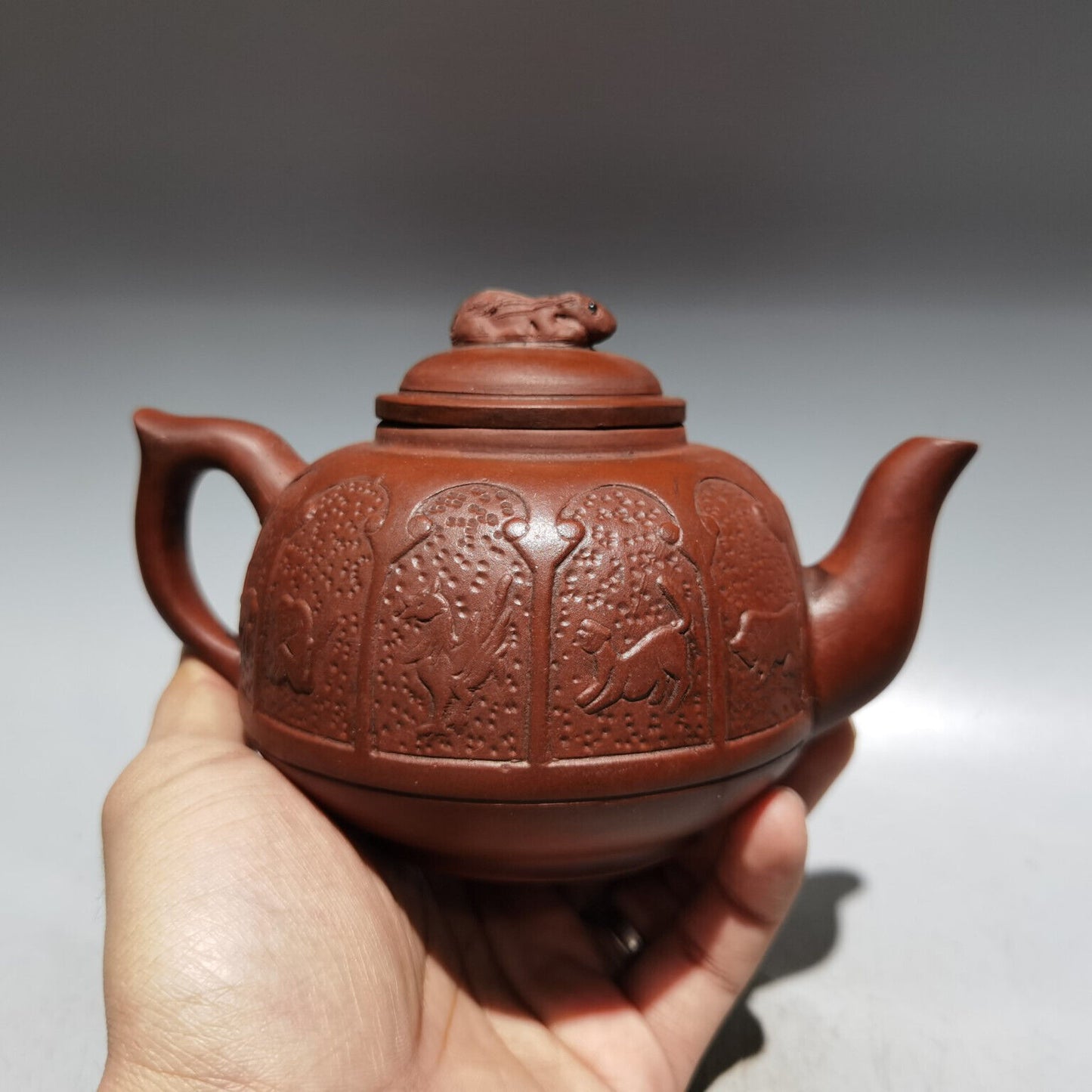 Chinese Yixing Zisha Clay Handmade Exquisite Teapot（十二生肖壶 低款：老艺人）