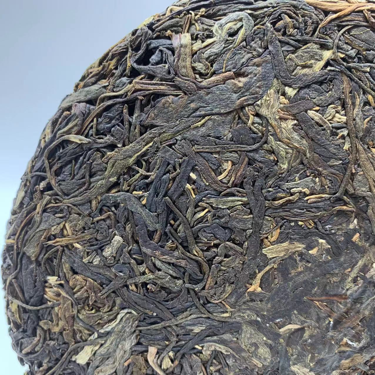 2004 Chunming Millennium Ancient Tea Cabbage Banzhang Menghai Pu'er Raw Tea 357g