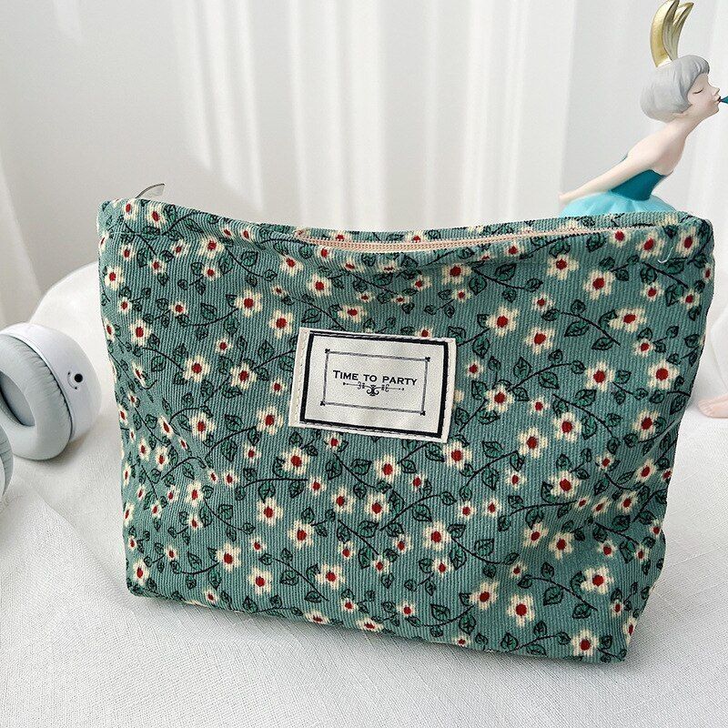 Embroidery Cosmetic Bag Clutch Bag Large Makeup Organizer Pouch 5*18*25 CM 50G