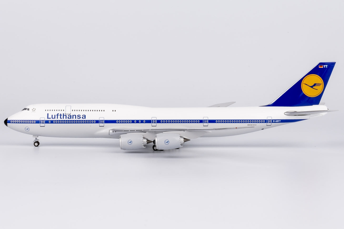 1:400 NG Models Lufthansa Plane Boeing 747-8 Diecast Aircraft Model