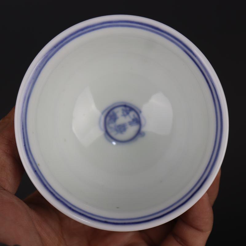 3.5" Collect Chinese Ming Blue-and-white Porcelain Animal Fish Fishalgae Cup