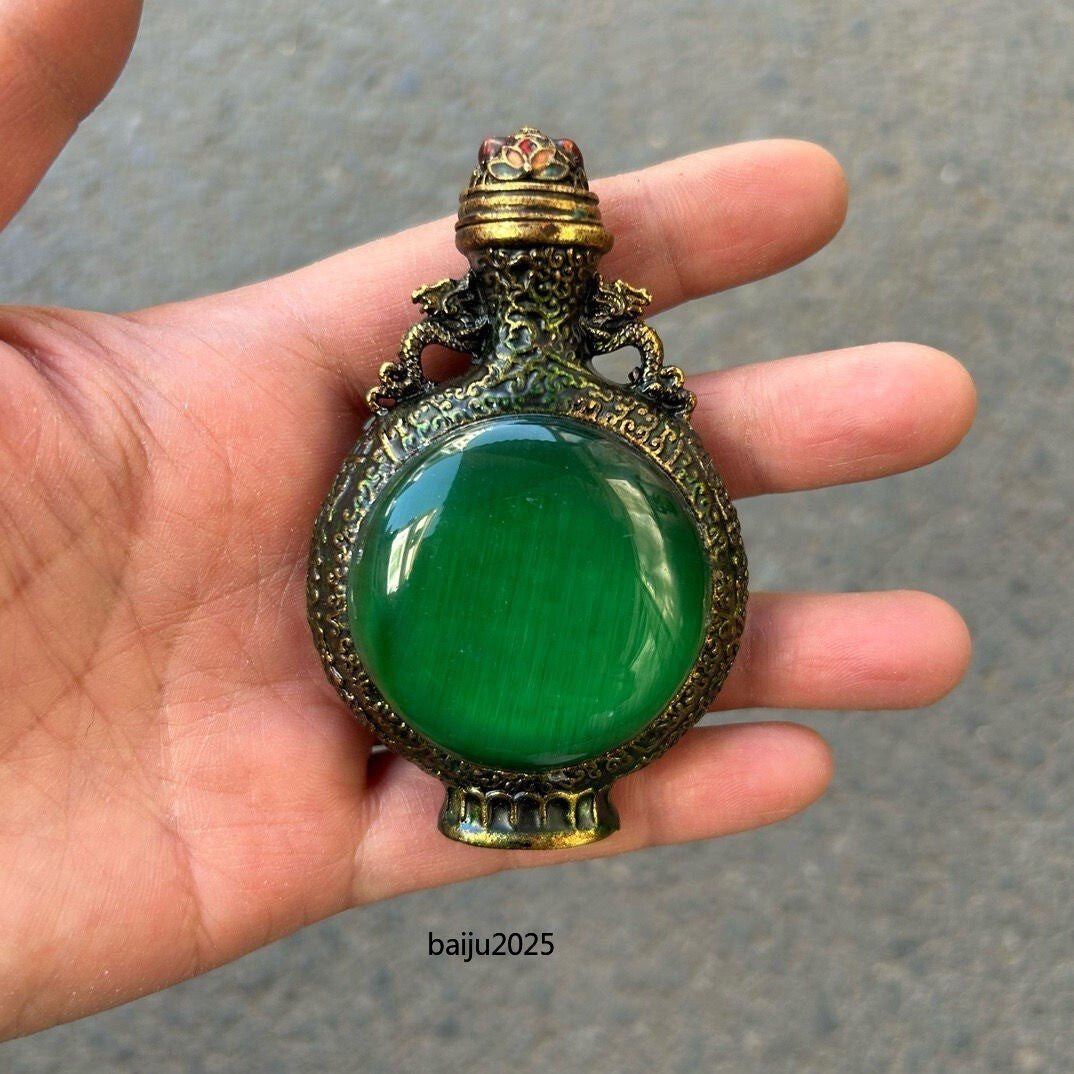Chinese hand-carved cloisonne color-changing stone snuff bottle Travel souvenirs