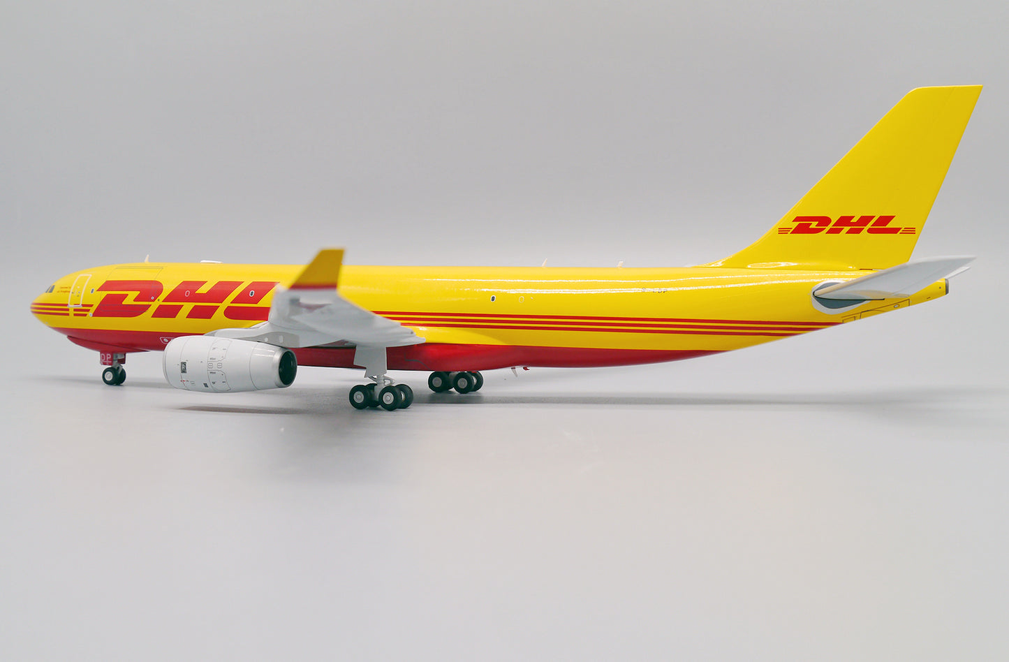 1:200 30CM JC Wings DHL A330-200F Airfreighter Airplane Diecast Aircraft Model