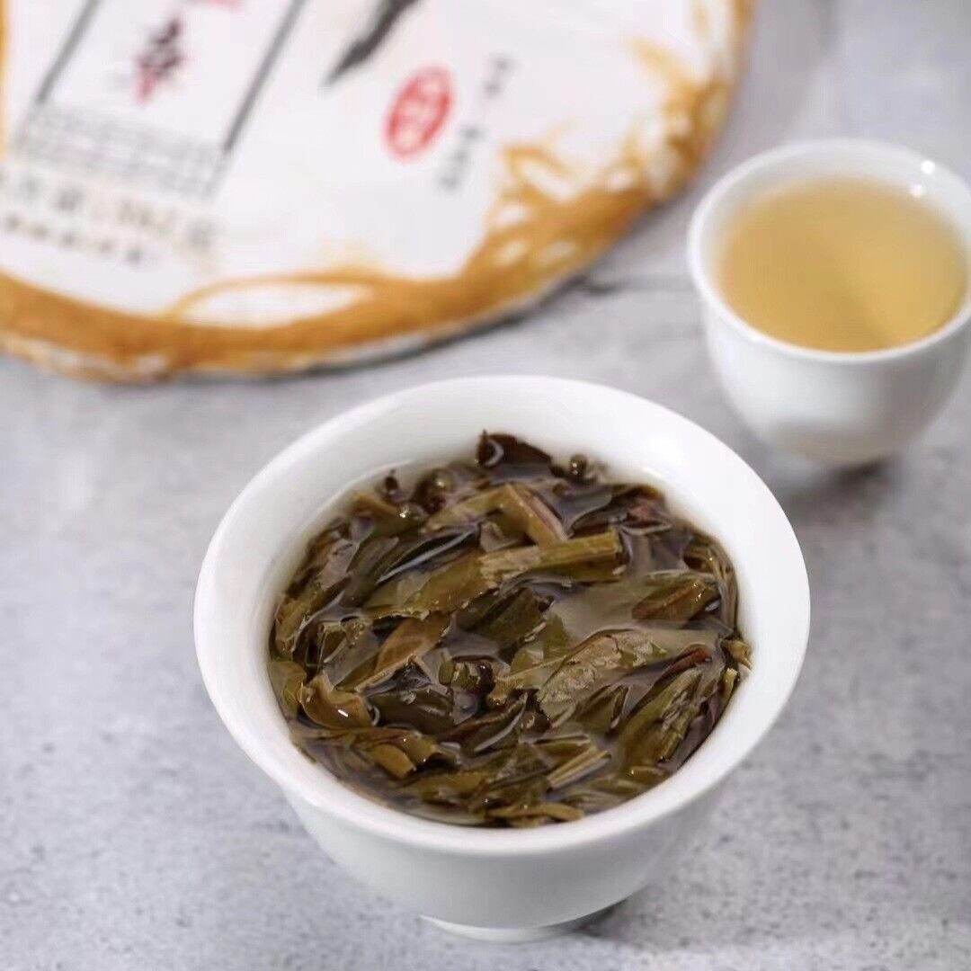 Yunnan Tea Long Yin Ban Zhang Pu'er Tea Raw Tea 357g Cake Tea