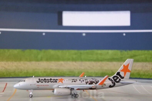 1:400 Phoenix Jetstar AIRBUS A320 Passenger Airplane Diecast Aircraft Model