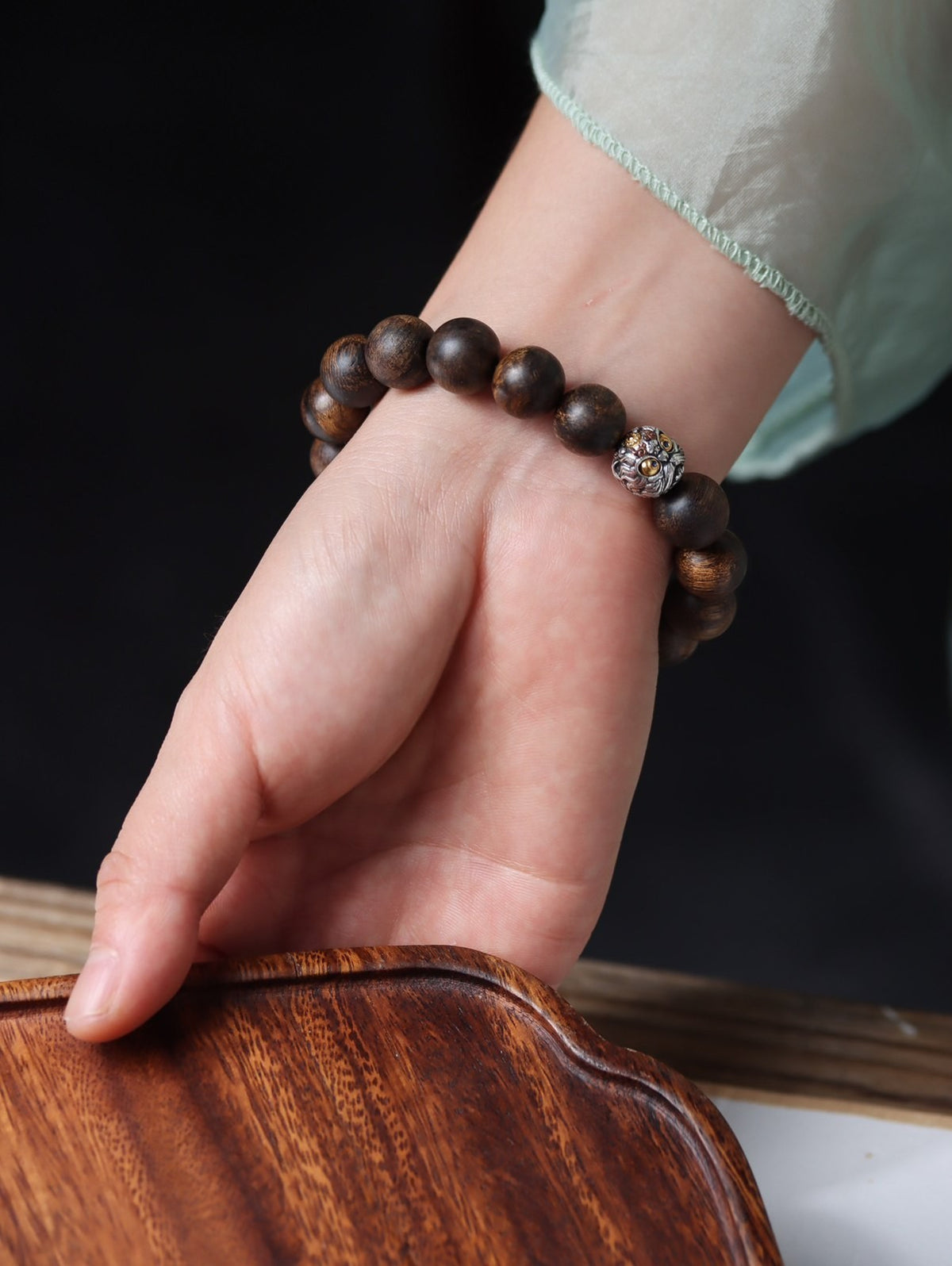 12mm Chinese Natural Eaglewood Handmade Exquisite Bracelets 31147