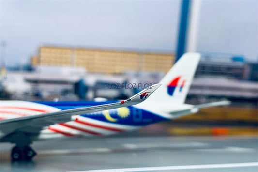 Phoenix Malaysia Airlines for Airbus A350-900 9M-MAC 1:400 plane Pre-built Model