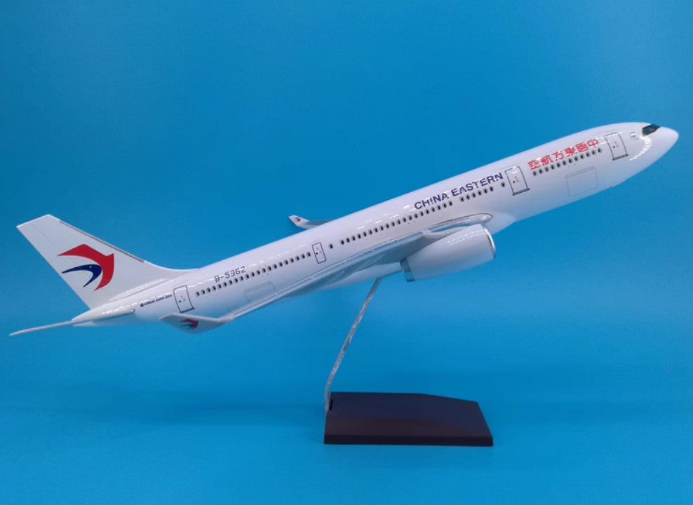 47CM CHINA EASTERN AIRBUS A330 B-5962 Passenger Airplane Resin Aircrarft Model